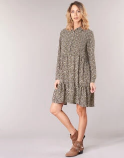 Betty London Jecrehou 8 Betty London Jecrehou -Betty London 11051392 500 C