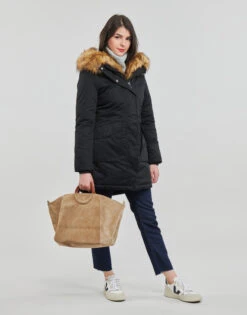 Betty London Malvinie 9 Betty London Malvinie -Betty London 22524291 500 C