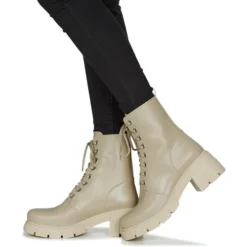 Betty London Pollina -Betty London 23132821 500 H