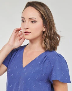 Betty London Bloome -Betty London 24038233 500 E