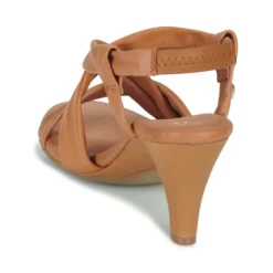 Betty London Pouloi -Betty London 24278551 500 E